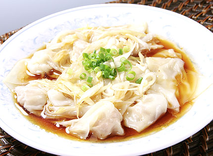 清香園自慢の創作中華料理タレ掛けワンタン